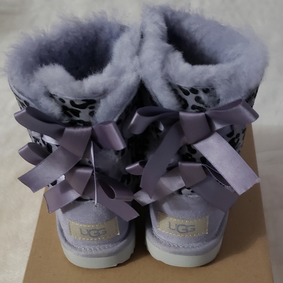 UGGS Exotic Purple - Picture 2 of 6